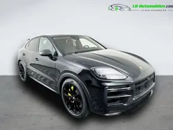 Utilisé 2025 Porsche Cayenne Turbo E-Hybrid SUV | 231 000 € (Prix assez cher)
