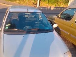 Utilisé 2001 Renault Clio II Berline | 1 600 € (Prix juste)