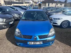 Bleu Utilisé 2003 Renault Clio II Berline | 3 500 € (Prix juste)