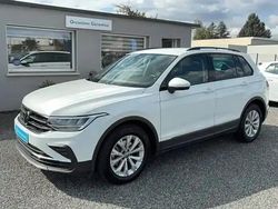 Blanc Utilisé 2022 VW Tiguan Business SUV | 27 640 € (Prix juste)