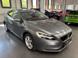 Gris Utilisé 2017 Volvo V40 Kinetic Break | 13 990 € (Prix juste)