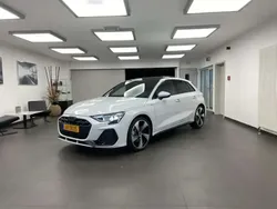 Blanc Utilisé 2025 Audi A3 Sportback S-Line Citadine | 44 000 € (Prix cher)