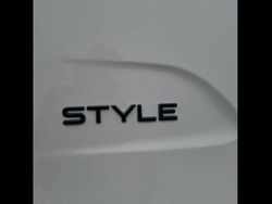 Blanc Utilisé 2022 Peugeot 208 Style Citadine | 12 999 € (Prix juste)