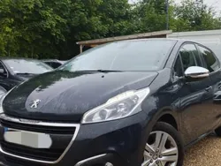 Utilisé 2017 Peugeot 208 Style Citadine | 6 990 € (Prix juste)