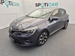 Gris Utilisé 2022 Renault Clio V LIMITED Berline | 15 990 € (Prix juste)