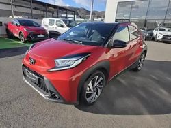 Biton rouge piment premium/toit noir Occasion 2022 Toyota Aygo X SUV | 16 990 € (Prix cher)