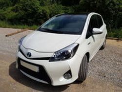 Blanc Utilisé 2014 Toyota Yaris Hybrid Style Berline | 11 390 € (Prix juste)