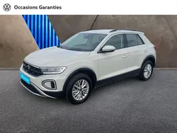 Gris Utilisé 2024 VW T-Roc Life SUV | 28 590 € (Prix juste)