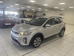 Gris acier métallisé Occasion 2025 Kia Stonic Active SUV | 22 399 € (Prix juste)