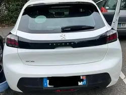 Blanc Utilisé 2020 Peugeot 208 Active Citadine | 9 000 € (Prix juste)