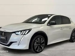 Blanc Utilisé 2022 Peugeot e-208 GT Citadine | 17 299 € (Prix assez cher)