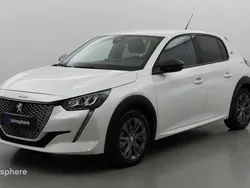 Blanc Utilisé 2022 Peugeot e-208 Allure Citadine | 16 999 € (Prix juste)