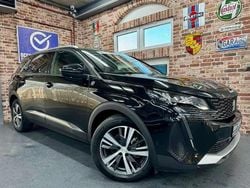 Gris Utilisé 2023 Peugeot 5008 Allure Monospace | 30 225 € (Prix juste)
