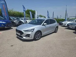 Gris Utilisé 2024 Ford Focus ST-Line X Berline | 23 999 € (Prix juste)