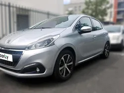 Gris Utilisé 2015 Peugeot 208 Allure Citadine | 6 890 € (Prix juste)