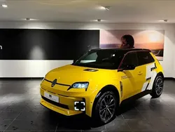 Jaune Utilisé 2024 Renault R5 Iconic Citadine | 33 990 € (Prix juste)