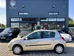 Beige Utilisé 2006 Renault Clio II Dynamique Berline | 6 490 € (Prix assez cher)