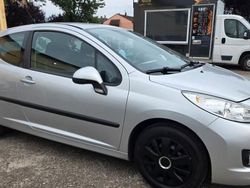 Gris Utilisé 2010 Peugeot 207 Urban Move Citadine | 4 990 € (Prix juste)