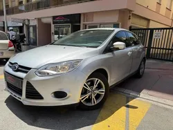 Gris Utilisé 2014 Ford Focus Trend Berline | 8 990 € (Prix juste)