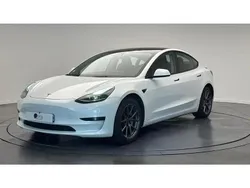 Blanc Utilisé 2021 Tesla Model 3 Standard Range Plus Berline | 23 990 € (Prix juste)