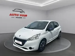 Blanc Utilisé 2015 Peugeot 208 Citadine | 5 490 € (Prix assez cher)
