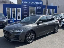 Gris Utilisé 2024 Ford Focus ST-Line X Berline | 23 999 € (Prix juste)