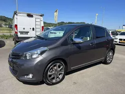 Gris Utilisé 2014 Toyota Yaris Design Berline | 11 490 € (Prix juste)