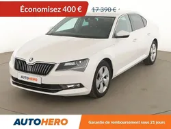 Blanc Utilisé 2015 Skoda Superb Style Berline | 16 990 € (Prix juste)