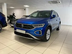 Bleu Utilisé 2024 VW T-Roc Life SUV | 28 490 € (Prix juste)
