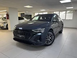 Bleu plasma métallisé Nouvelle 2024 Audi Q8 Sportback e-tron S-Line SUV | 82 900 € (Prix assez cher)