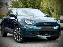 Bleu Nouvelle 2025 Fiat 600 La Prima SUV | 23 950 € (Super prix)