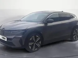 Gris Utilisé 2023 Renault Mégane Iconic Berline | 28 999 € (Prix juste)
