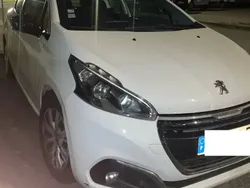 Blanc Utilisé 2016 Peugeot 208 Active Citadine | 6 000 € (Prix juste)