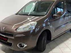 Utilisé 2013 Peugeot Partner Tepee Monospace | 8 250 € (Prix juste)