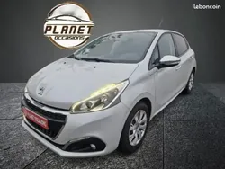 Blanc Utilisé 2015 Peugeot 208 Citadine | 6 700 € (Prix assez cher)