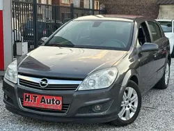 Blanc Utilisé 2009 Opel Astra Enjoy Berline | 1 999 €