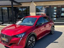 Rouge Utilisé 2021 Peugeot e-208 Active Citadine | 15 490 € (Prix juste)