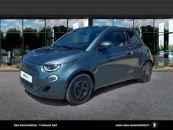 Glossy green Nouvelle 2025 Fiat 500e S Citadine | 29 990 €