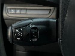 Bleu Utilisé 2017 Peugeot 208 Active Citadine | 6 990 € (Prix juste)