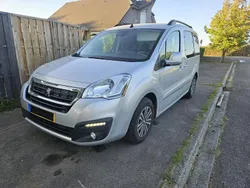 Utilisé 2016 Peugeot Partner Tepee Active Monospace | 11 500 € (Prix juste)