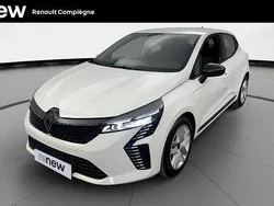 Blanc Utilisé 2024 Renault Clio V Evolution Citadine | 17 990 € (Prix assez cher)