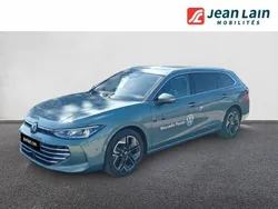 Vert Utilisé 2024 VW Passat Elegance Coupé | 44 844 €