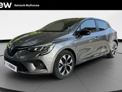 Gris Utilisé 2023 Renault Clio V Evolution Citadine | 14 999 € (Prix juste)