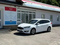 Blanc Utilisé 2016 Ford Focus ST-Line Break | 7 999 €