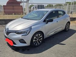 Gris Utilisé 2022 Renault Clio V Intens Berline | 16 490 €
