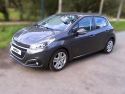 Gris Utilisé 2018 Peugeot 208 Signature Sky Citadine | 7 590 € (Prix juste)