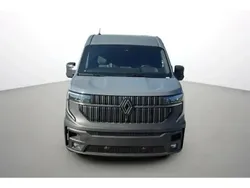 Gris Nouvelle 2025 Renault Master Van | 39 098 € (Prix juste)
