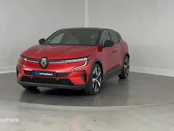 Rouge Utilisé 2023 Renault Mégane Techno SUV | 28 490 € (Prix juste)