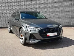 Gris daytona nacré Utilisé 2023 Audi e-tron Sport SUV | 69 990 € (Prix juste)