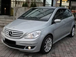 Gris Utilisé 2010 Mercedes B200 Monospace | 9 900 € (Prix assez cher)